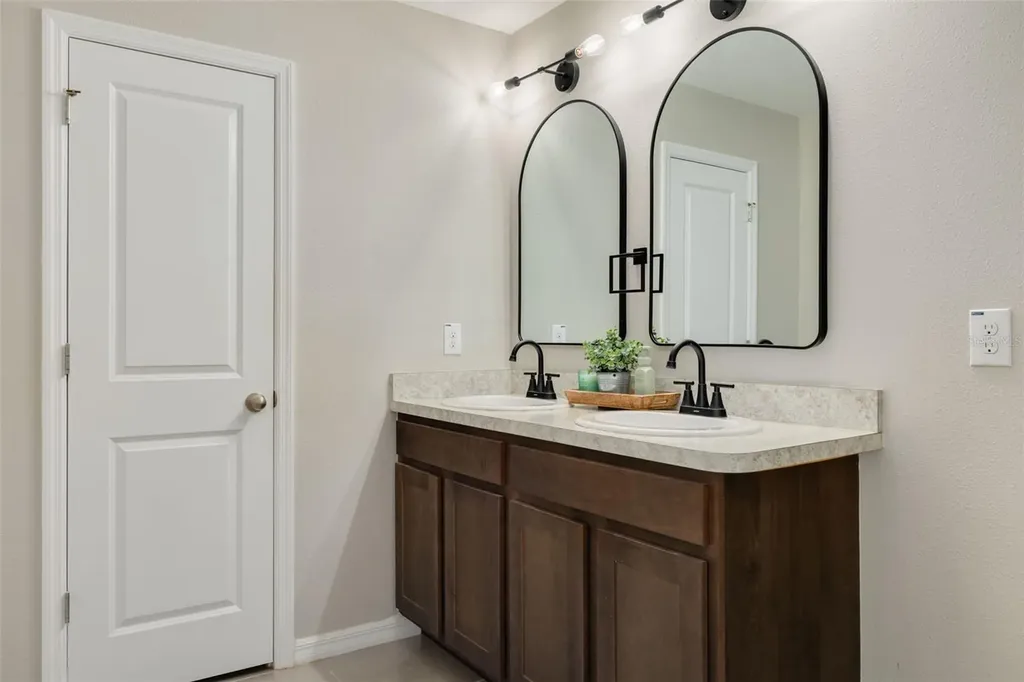 7518 Tuscan Bay Circle Wesley Chapel FL 33545