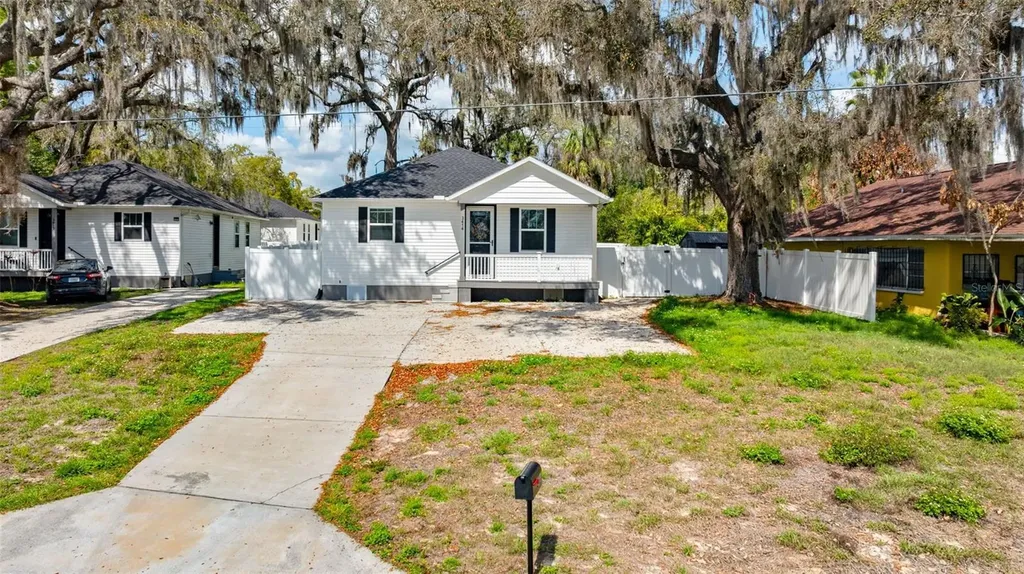 3414 Riverview Drive Tampa FL 33604