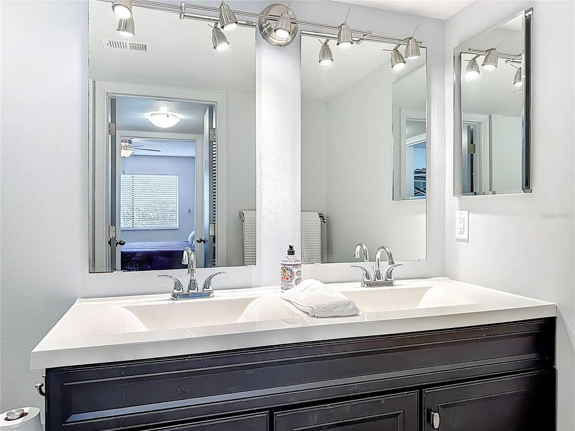 1707 Pelican Cove Road Sarasota FL 34231