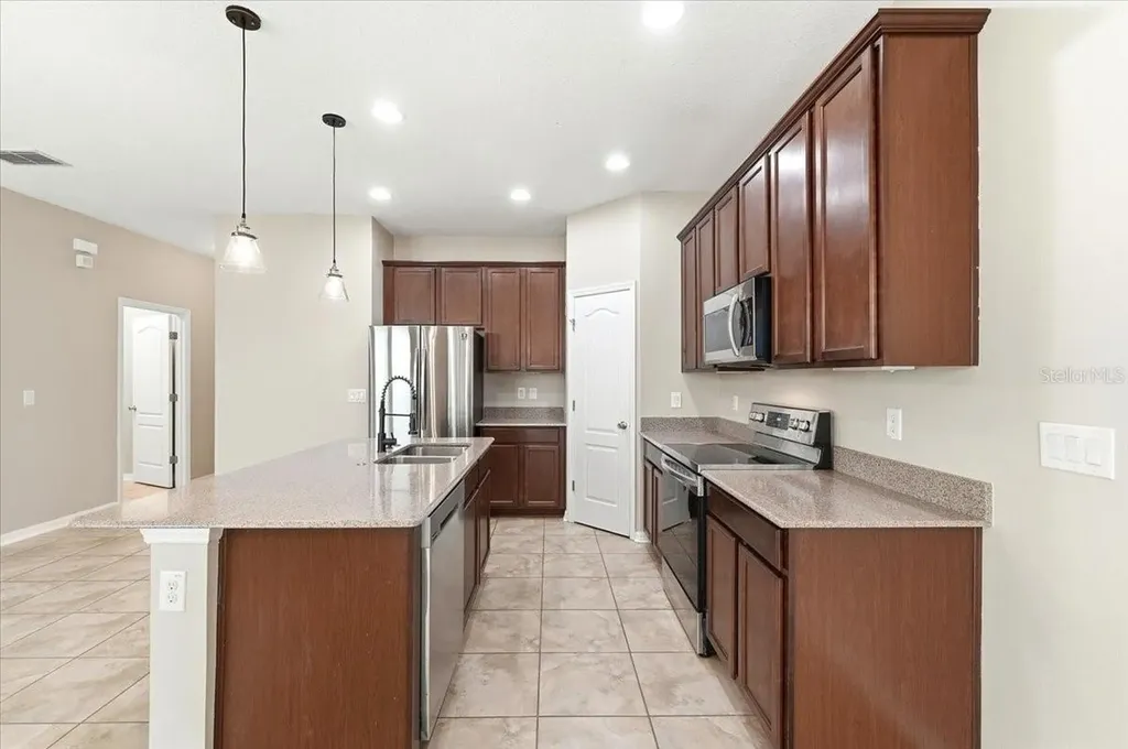 215 Lakeshore Drive Davenport FL 33837