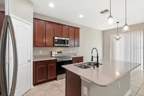215 Lakeshore Drive Davenport FL 33837