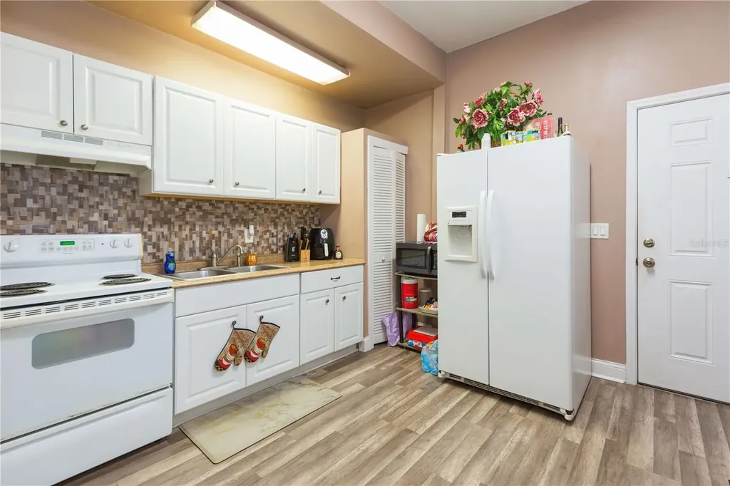 2322 W Cherry Street Tampa FL 33607