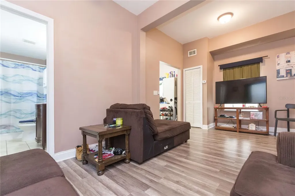 2322 W Cherry Street Tampa FL 33607