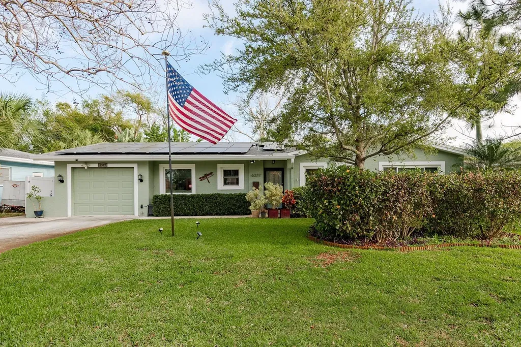 6377 13th Avenue N St Petersburg FL 33710