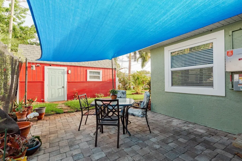 6377 13th Avenue N St Petersburg FL 33710