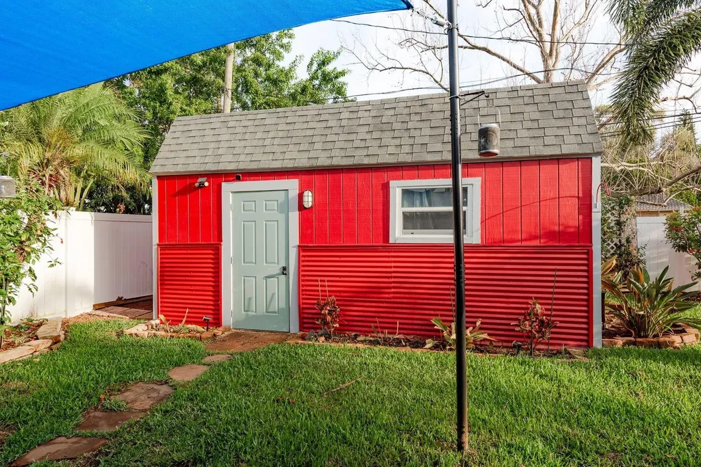6377 13th Avenue N St Petersburg FL 33710
