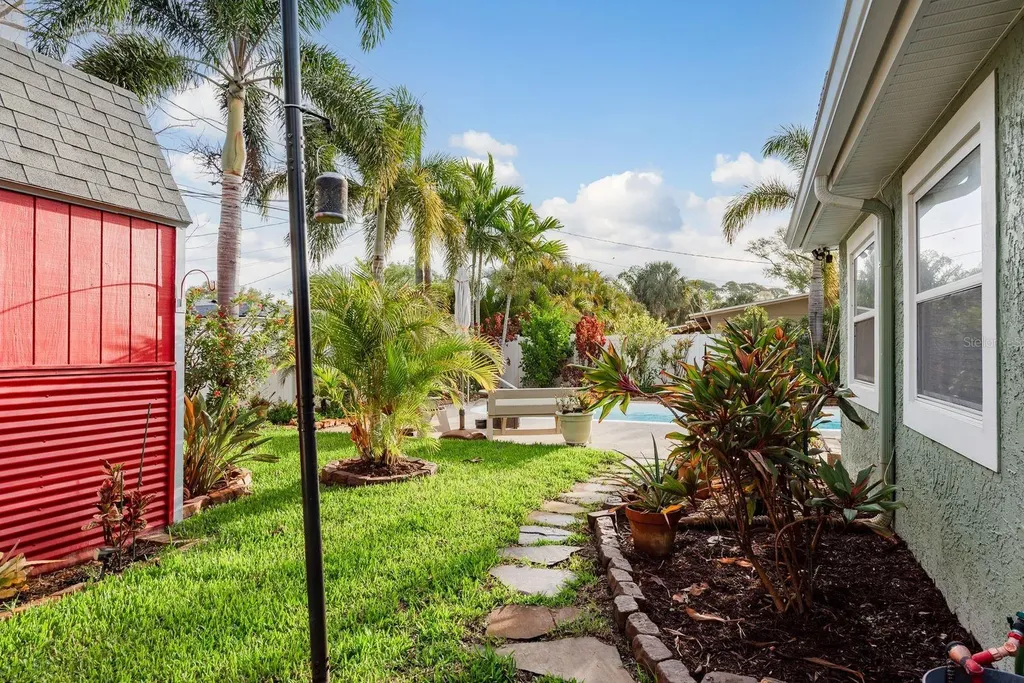 6377 13th Avenue N St Petersburg FL 33710