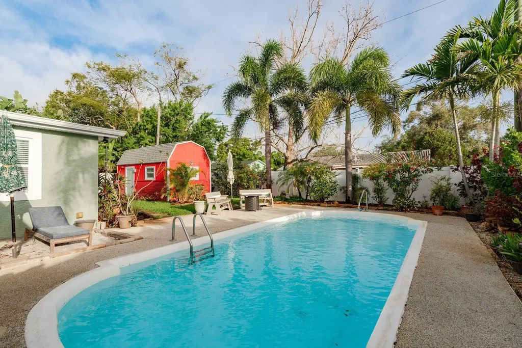 6377 13th Avenue N St Petersburg FL 33710