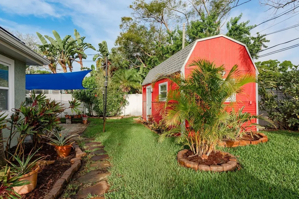 6377 13th Avenue N St Petersburg FL 33710