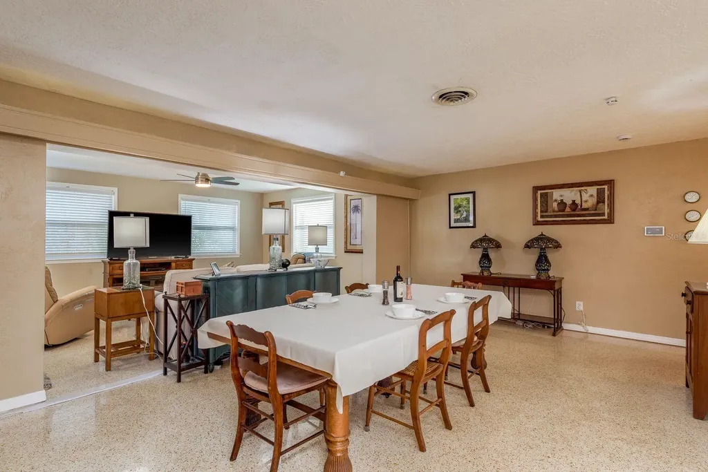 6377 13th Avenue N St Petersburg FL 33710