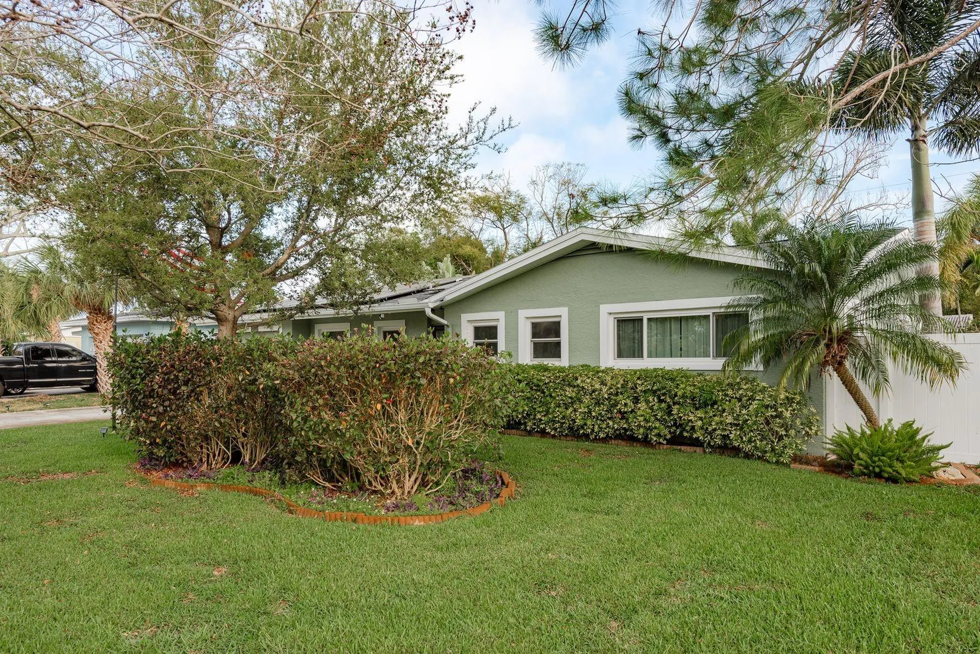 6377 13th Avenue N St Petersburg FL 33710