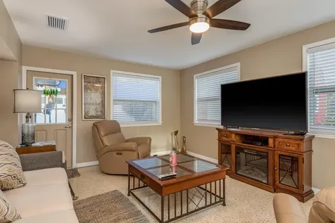 6377 13th Avenue N St Petersburg FL 33710