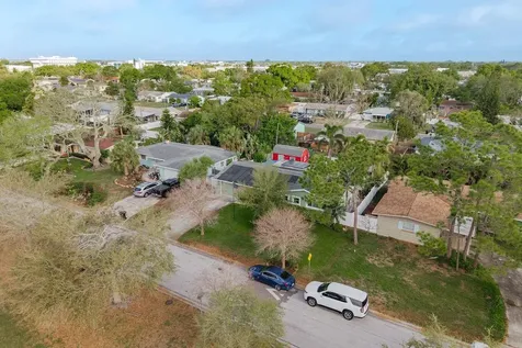 6377 13th Avenue N St Petersburg FL 33710