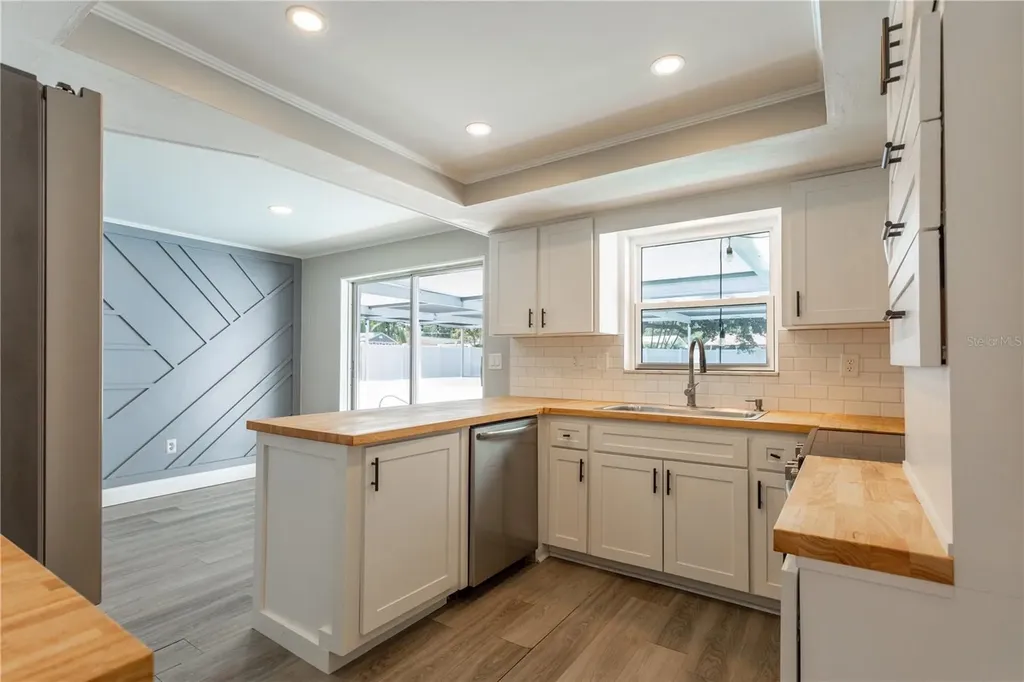 2021 Valley Drive Dunedin FL 34698