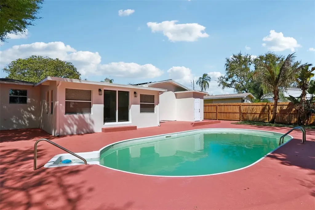 5010 8th Avenue N St Petersburg FL 33710