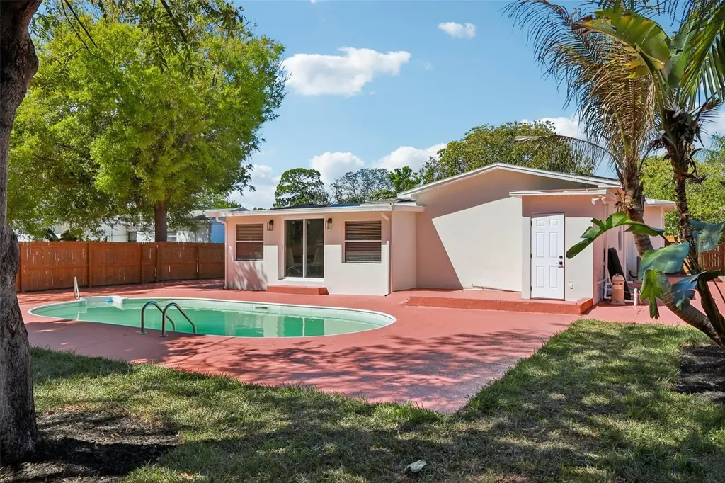 5010 8th Avenue N St Petersburg FL 33710