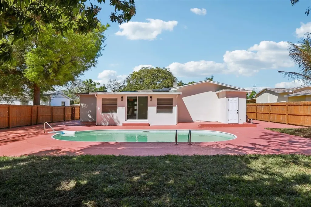 5010 8th Avenue N St Petersburg FL 33710