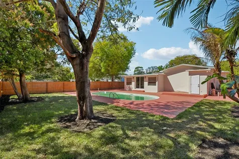 5010 8th Avenue N St Petersburg FL 33710