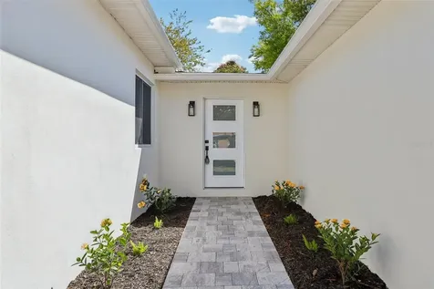 5010 8th Avenue N St Petersburg FL 33710