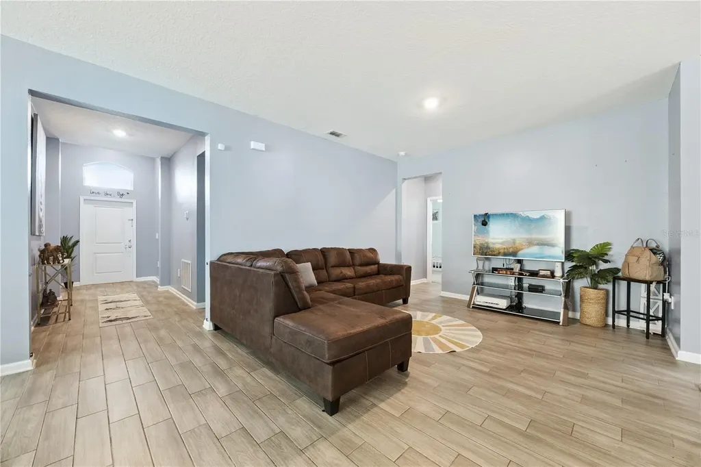 6282 Lakepine Street St Cloud FL 34771