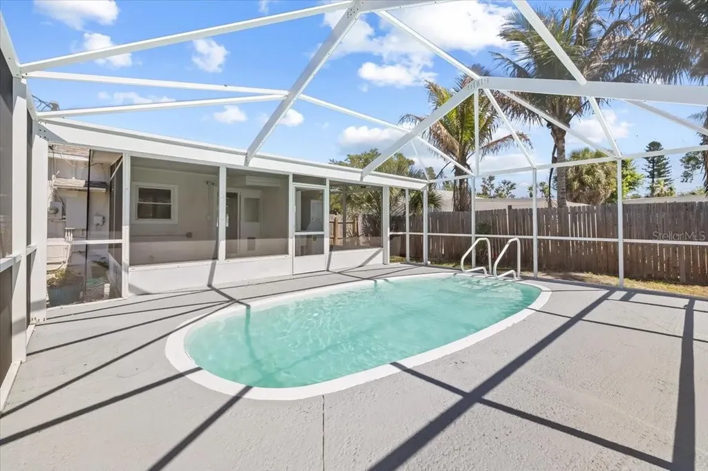 124 85th Avenue N St Petersburg FL 33702