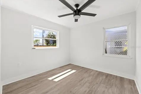 124 85th Avenue N St Petersburg FL 33702