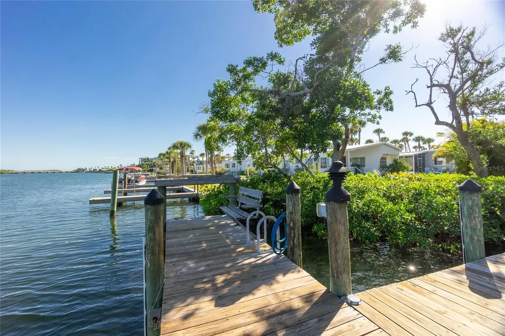 2375 N Beach Road Englewood FL 34223