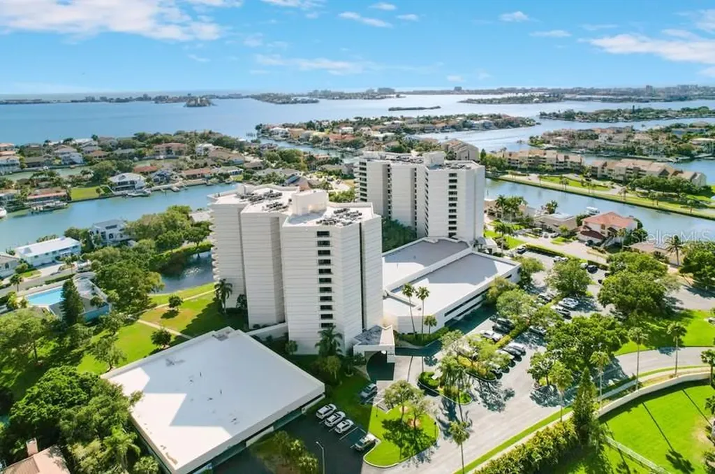 5940 Pelican Bay Plaza S Gulfport FL 33707