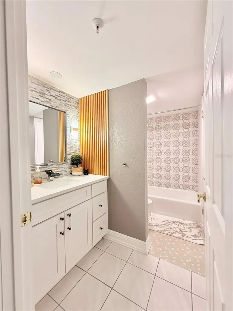 5940 Pelican Bay Plaza S Gulfport FL 33707