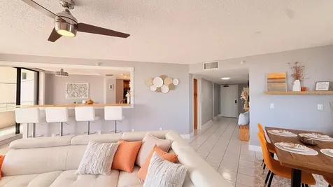 5940 Pelican Bay Plaza S Gulfport FL 33707
