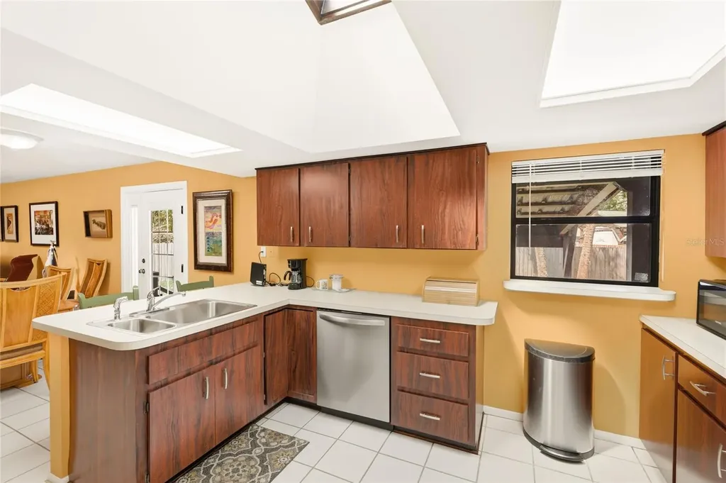 906 Tropical Drive Bradenton FL 34208