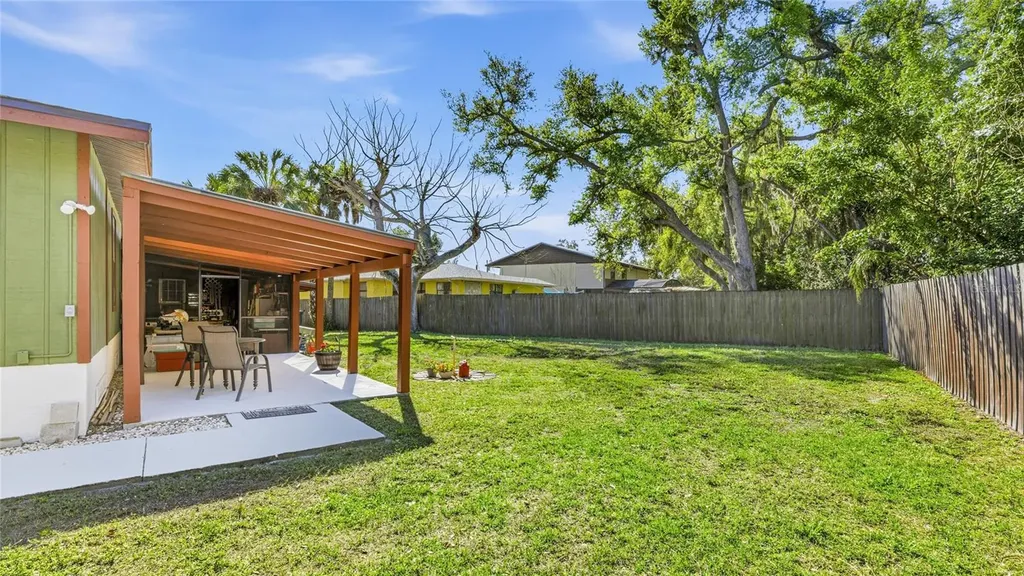 906 Tropical Drive Bradenton FL 34208