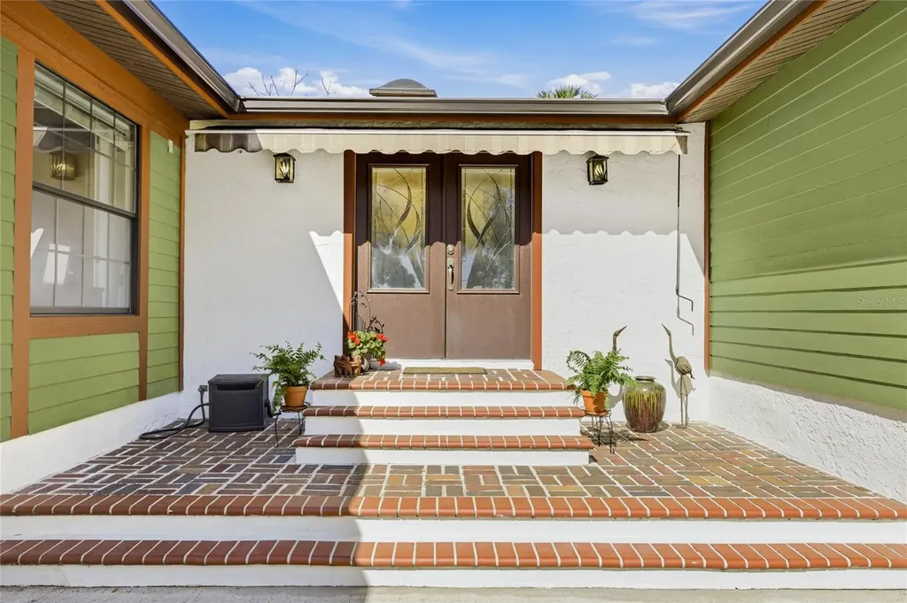 906 Tropical Drive Bradenton FL 34208