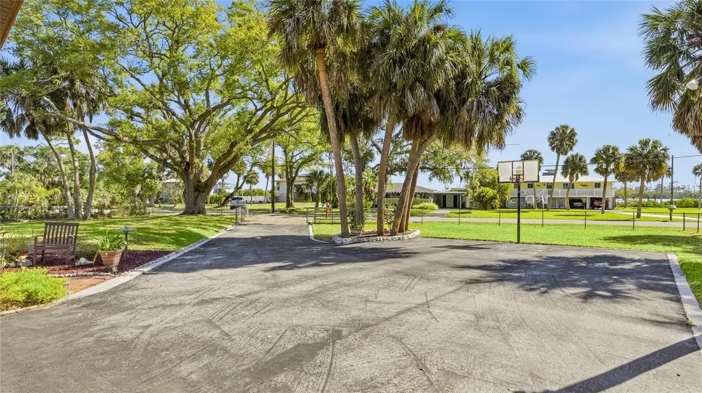 906 Tropical Drive Bradenton FL 34208