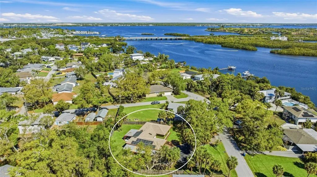 906 Tropical Drive Bradenton FL 34208