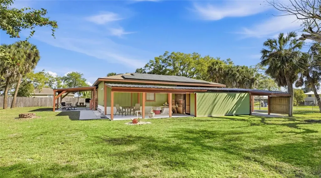 906 Tropical Drive Bradenton FL 34208