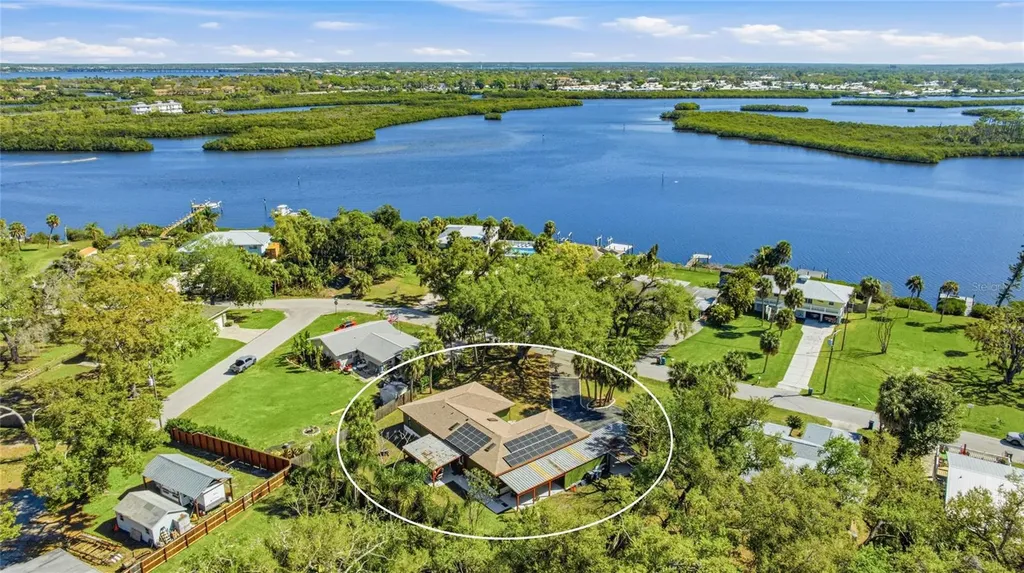 906 Tropical Drive Bradenton FL 34208