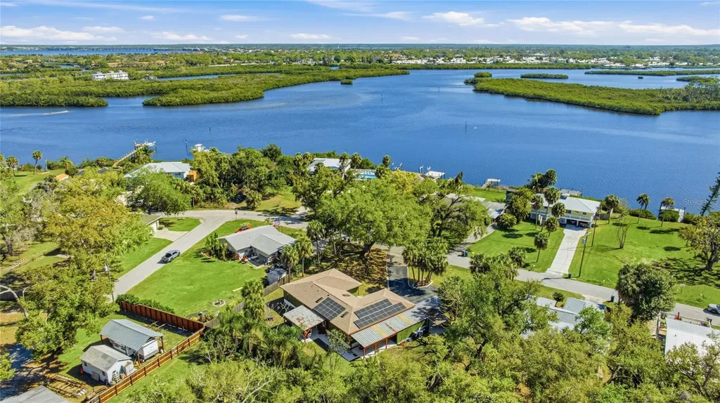 906 Tropical Drive Bradenton FL 34208