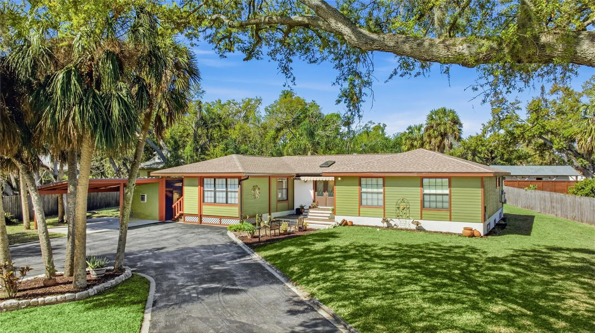 906 Tropical Drive Bradenton FL 34208