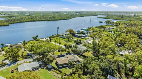 906 Tropical Drive Bradenton FL 34208
