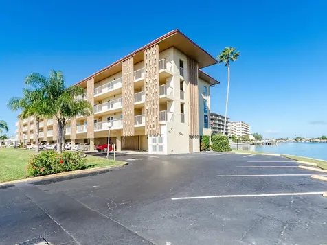 105 Island Way Clearwater FL 33767