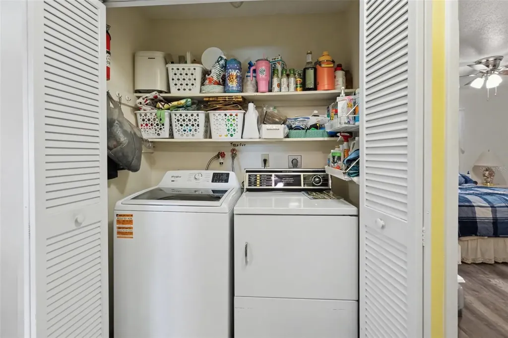1327 Glendale Circle W Sarasota FL 34232