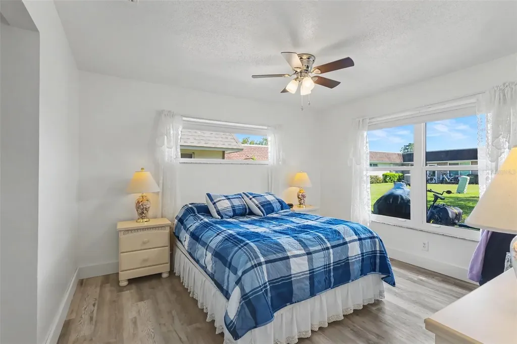1327 Glendale Circle W Sarasota FL 34232