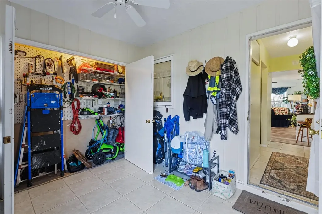 1327 Glendale Circle W Sarasota FL 34232