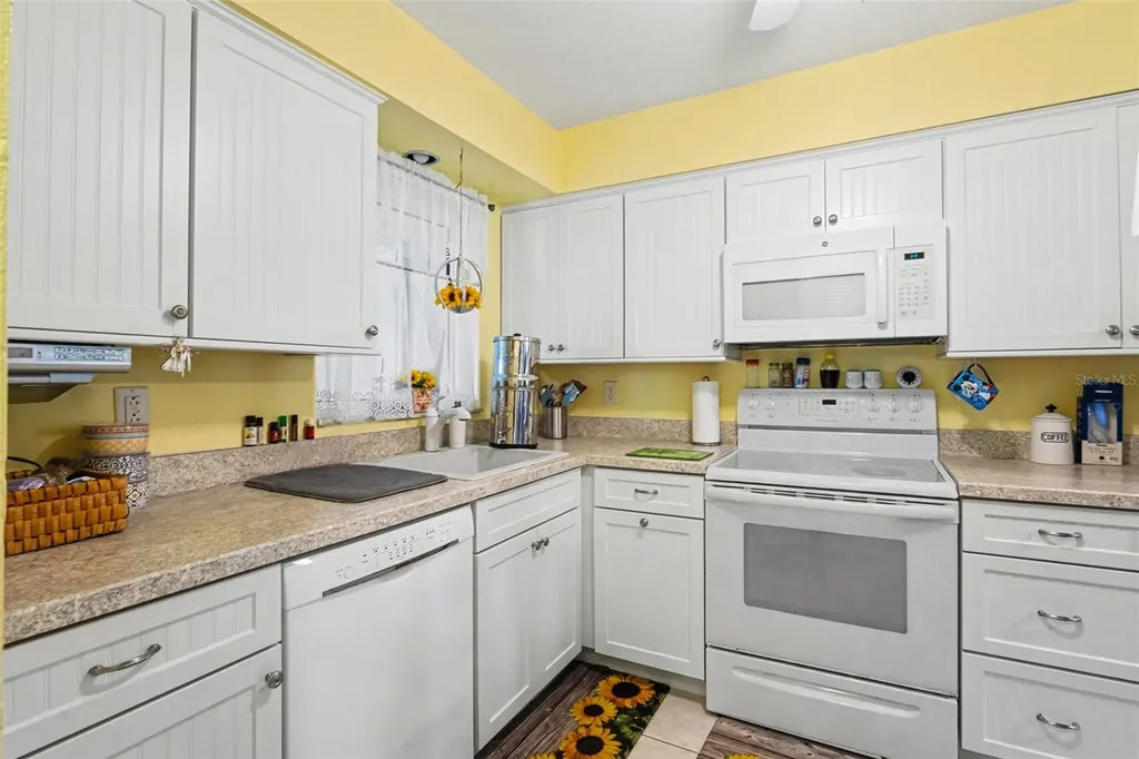 1327 Glendale Circle W Sarasota FL 34232
