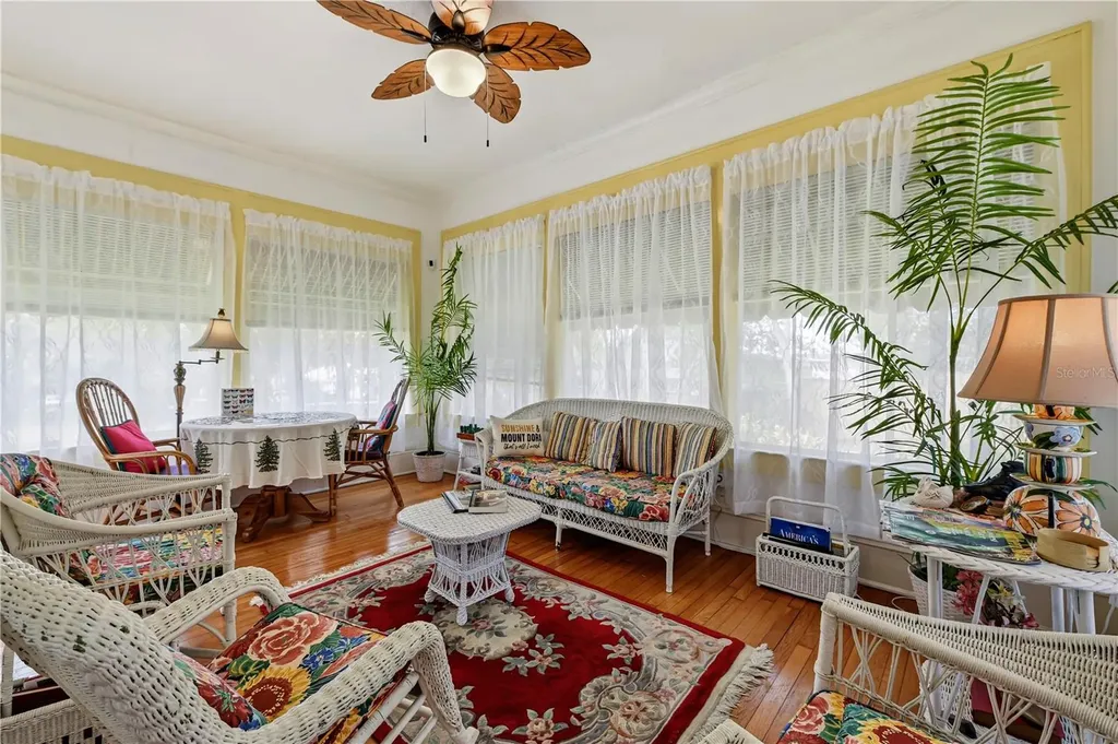 347 E 3rd Avenue Mount Dora FL 32757