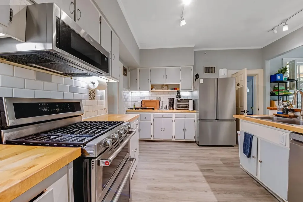 347 E 3rd Avenue Mount Dora FL 32757