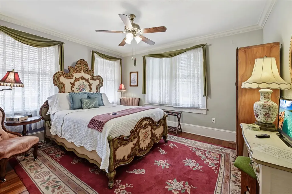 347 E 3rd Avenue Mount Dora FL 32757