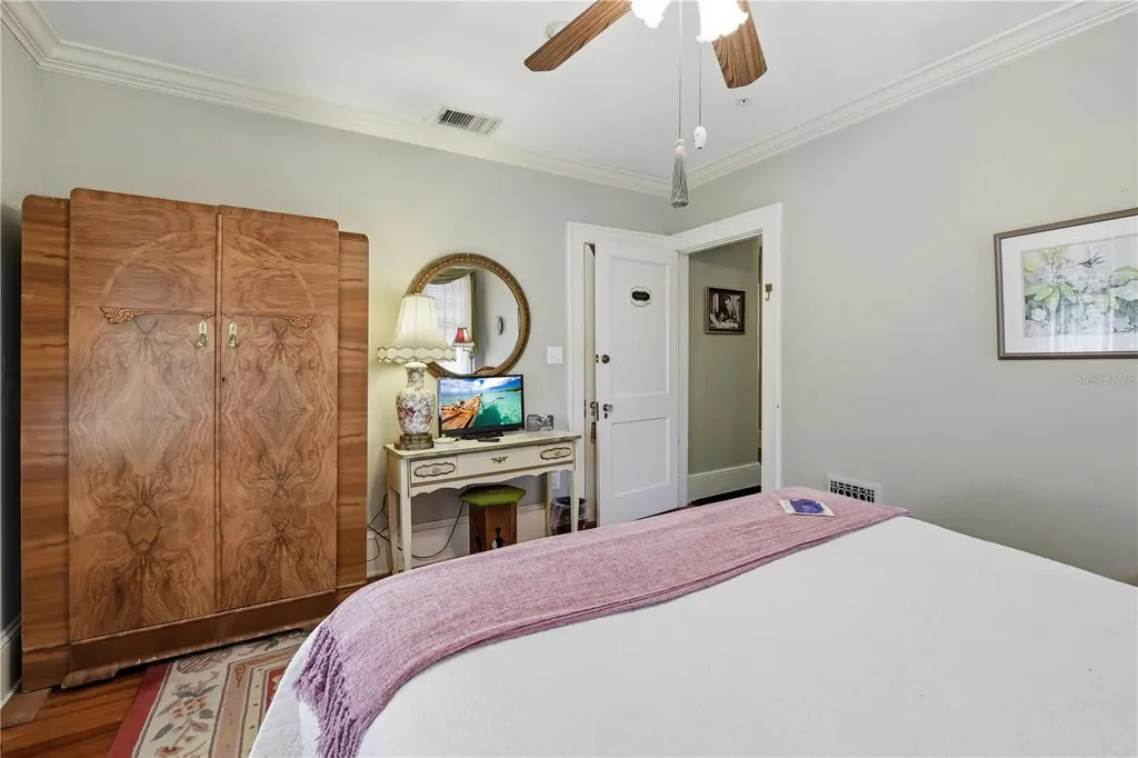 347 E 3rd Avenue Mount Dora FL 32757