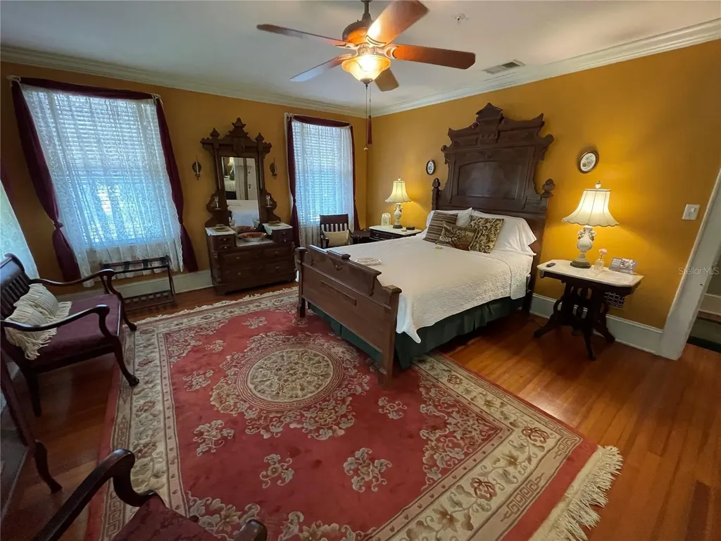 347 E 3rd Avenue Mount Dora FL 32757